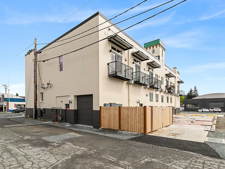 720 Murdock St — Photo 3