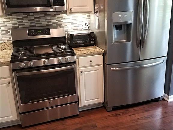 3rd image of 229 Buckland Dr