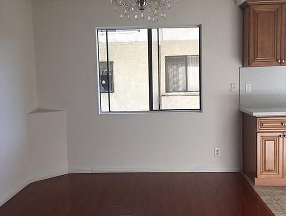 4th image of 301 N Baltimore Ave APT B