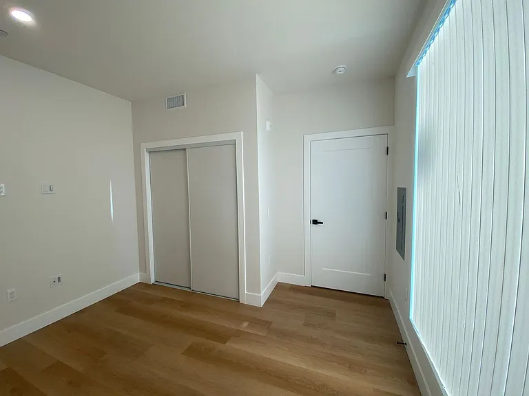 Pacific Heights II — Photo 30