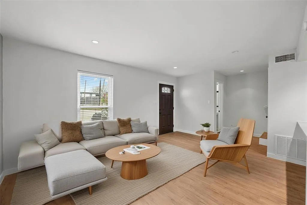 2 bed, 1.5 bath, 924 sqft, $1,600 — Photo 1