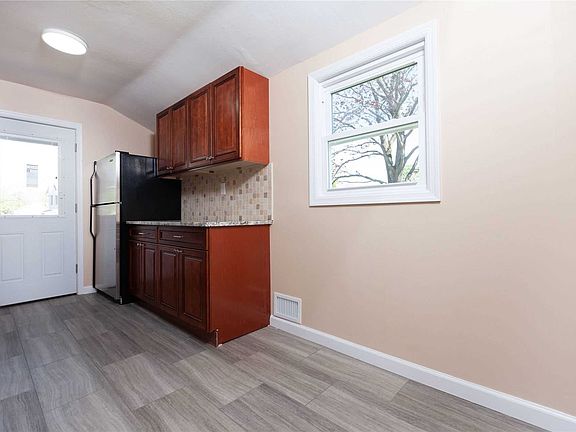 4th image of 138 Westwood Dr
