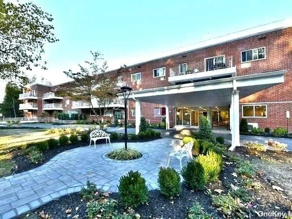 320 E Shore Road #20A, Great Neck, NY 11023
