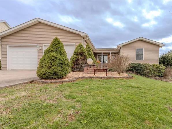 112 Colonial Ln N, Uniontown, PA 15401