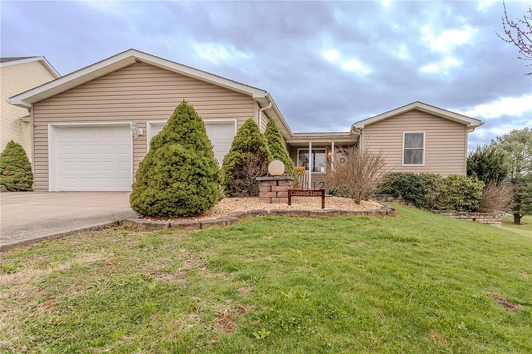 112 Colonial Ln N photo 1