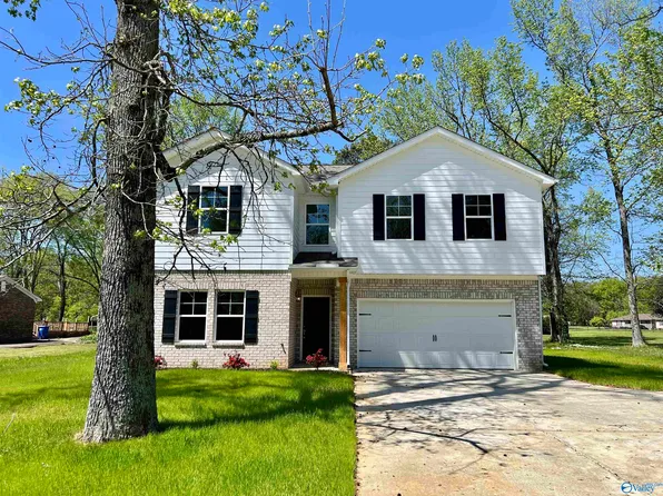 1112 Hine St, Athens, AL 35611