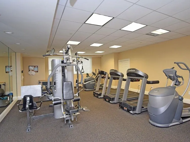 2200 Victory Pkwy #907 — Photo 17