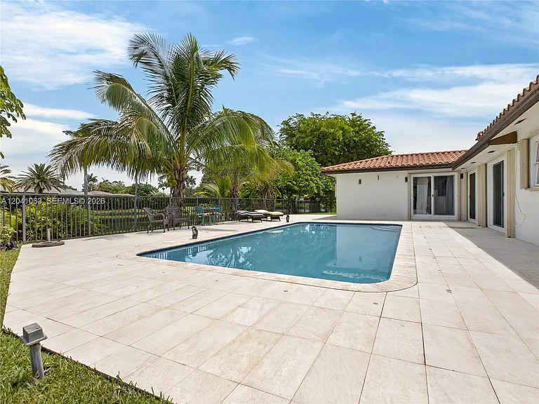 16641 Royal Poinciana Dr — Photo 43