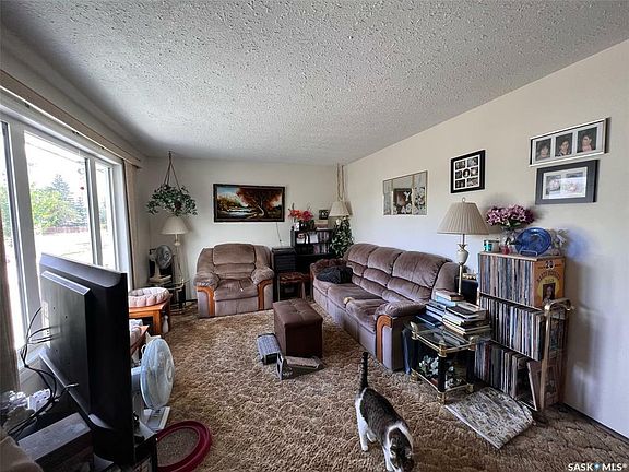 4th image of 10112 Ross Cres