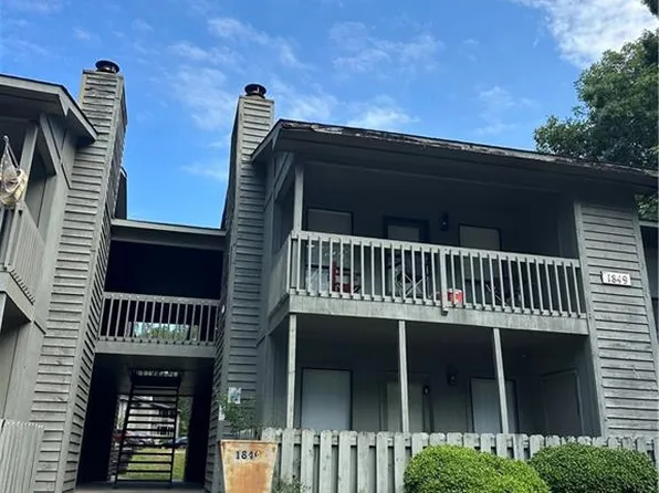 1849 Tryon Dr, Fayetteville, NC