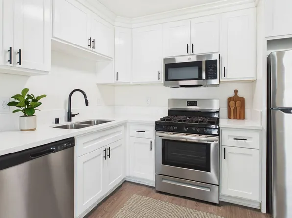 Reseda Apartments, 7650 Reseda Blvd #202, Reseda, CA 91335