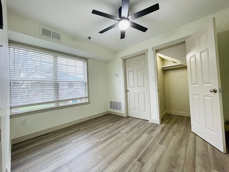 125 N Washington St — Photo 151