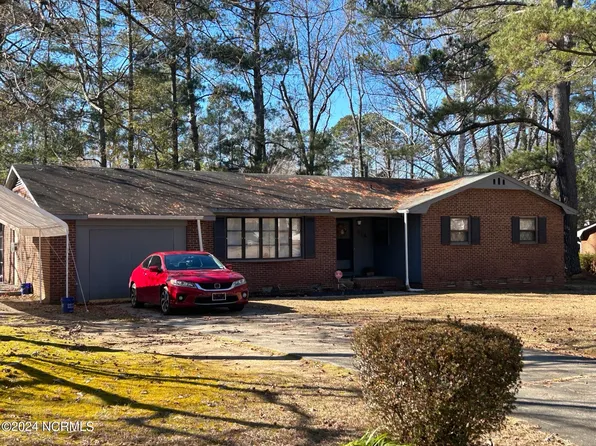 914 W Scotsdale Road, Laurinburg, NC 28352