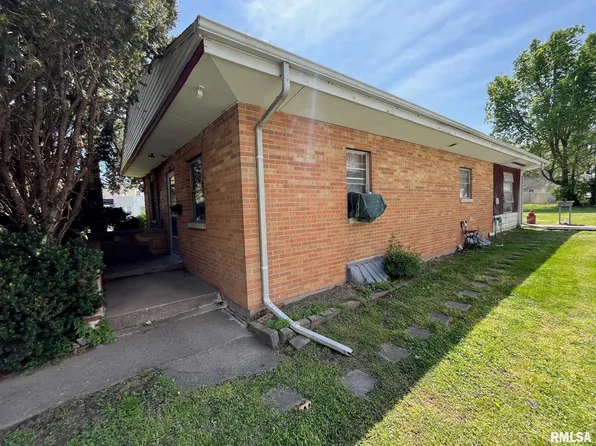 314 E Park St, Taylorville, IL 62568