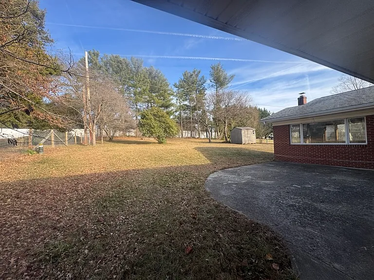 1611 Kennedy Ave — Photo 2