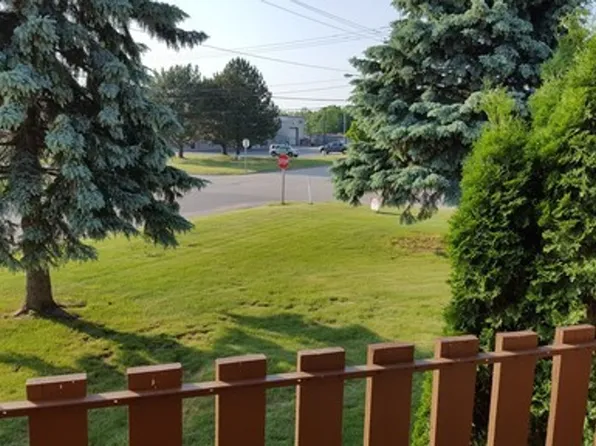 512 Bronson Rd, 512 E Bronson Rd APT 8, Seymour, WI 54165