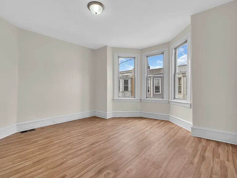 241 N Ruby St — Photo 30