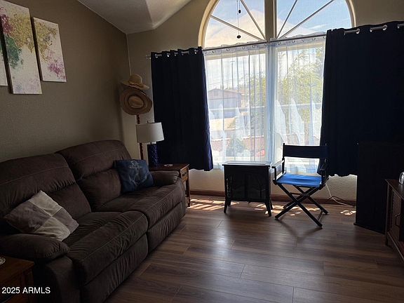 4th image of 660 S DAKOTA Drive