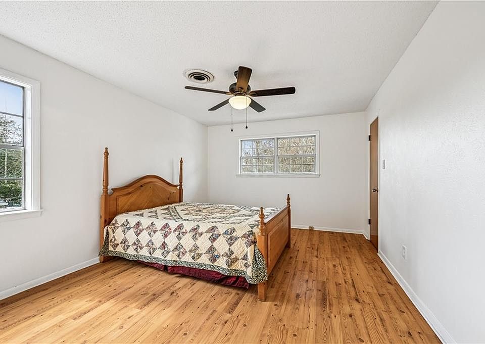 2nd image of 110 Fountain Dr