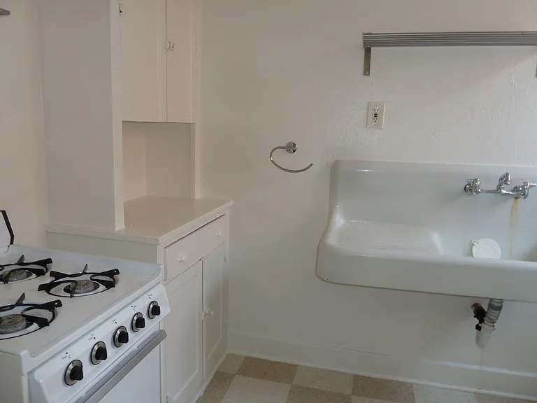 1235 E 14th Ave #22 — Photo 4