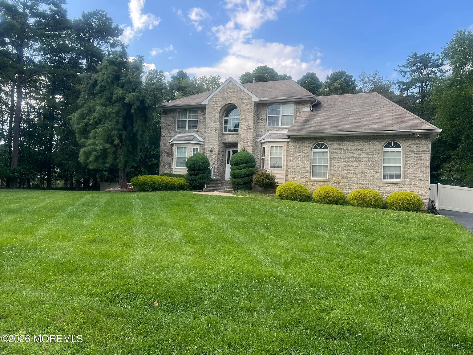 4 bed, 3.5 bath, 2692 sqft, $4,500 — Photo 2