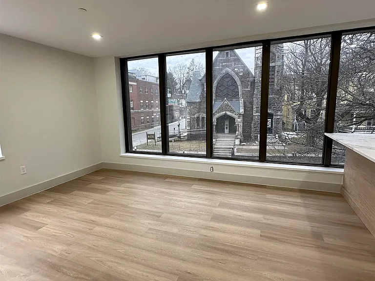 215 Main St #202 — Photo 4