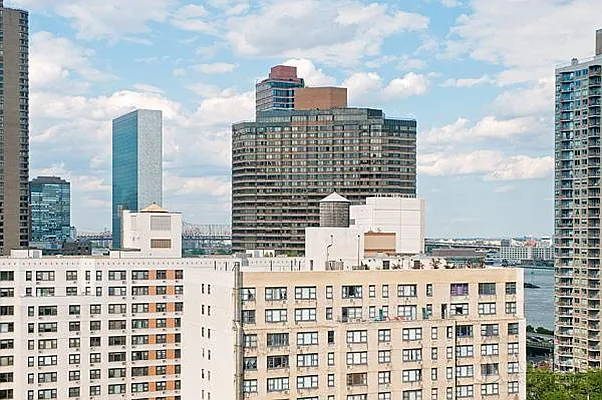 Rented by R New York | media 12