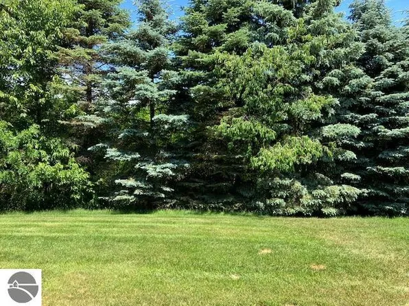 3767 Vale Dr, Traverse City, MI 49686