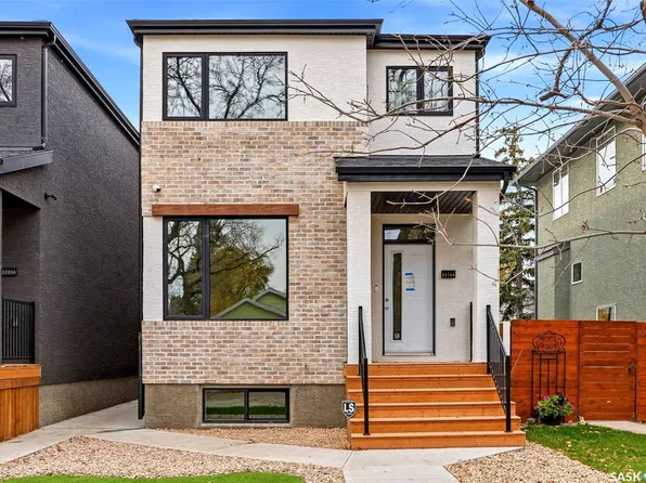 2216 King Street, Regina, SK S4T 4H1