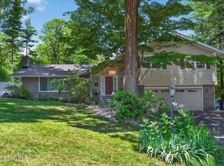 2295 Pinehaven Dr, Niskayuna, NY 12309