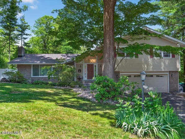 2295 Pinehaven Drive, Niskayuna, NY 12309