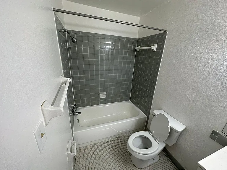 1830 Maravilla Ave #314 — Photo 19