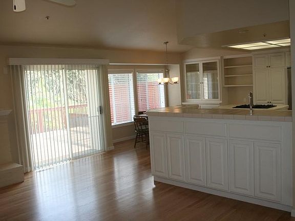 3rd image of 436 Greens Dr