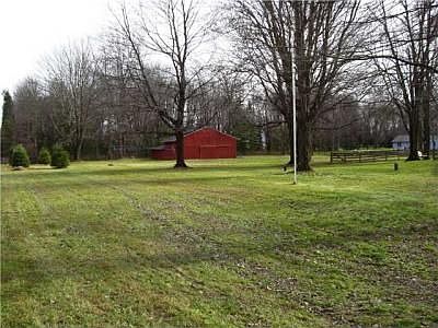 2 acres, barn with 2 horse stalls!