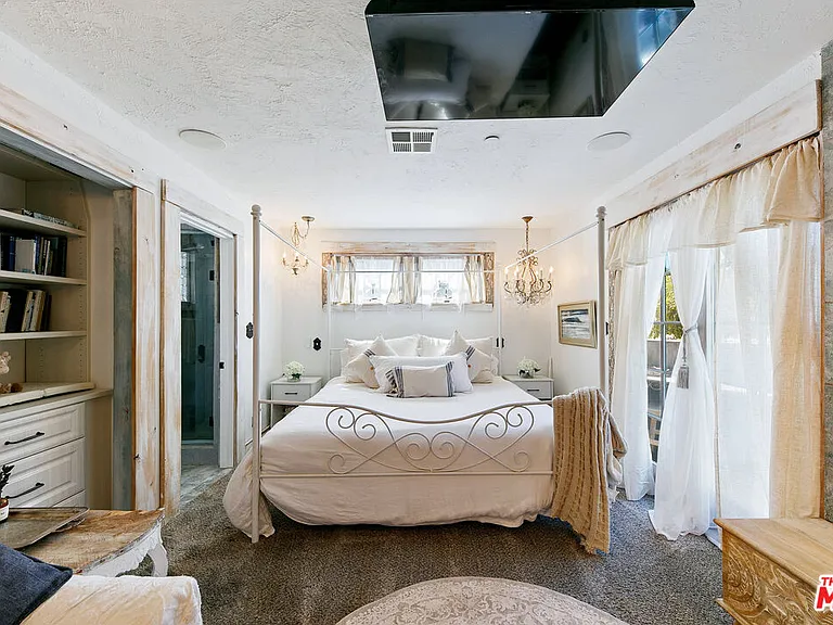 2851 Seabreeze Dr — Photo 26