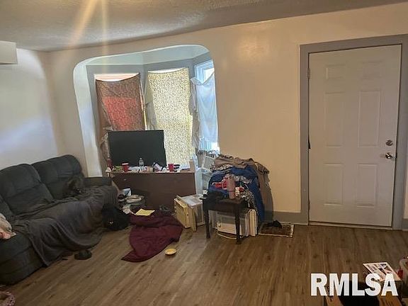 4th image of 1820 E 11th St