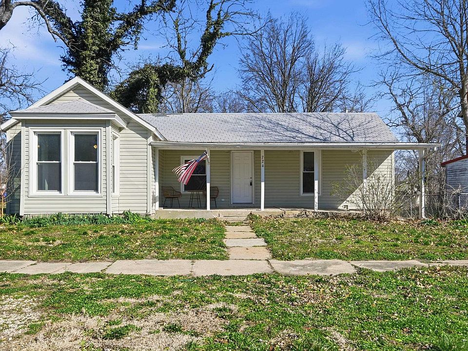 1st image of 724 Ellinwood St