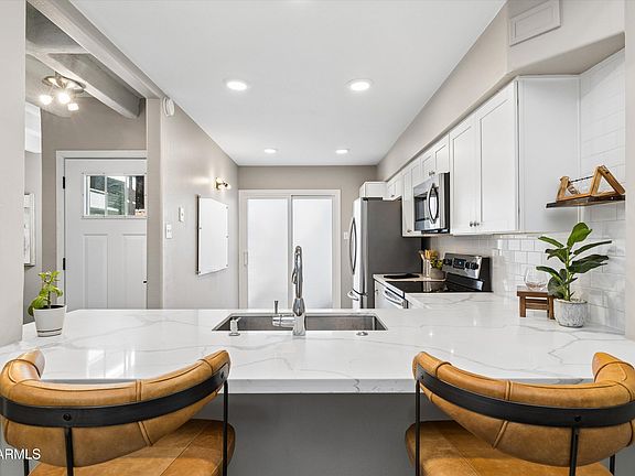 4th image of 5127 E WINDSOR Avenue