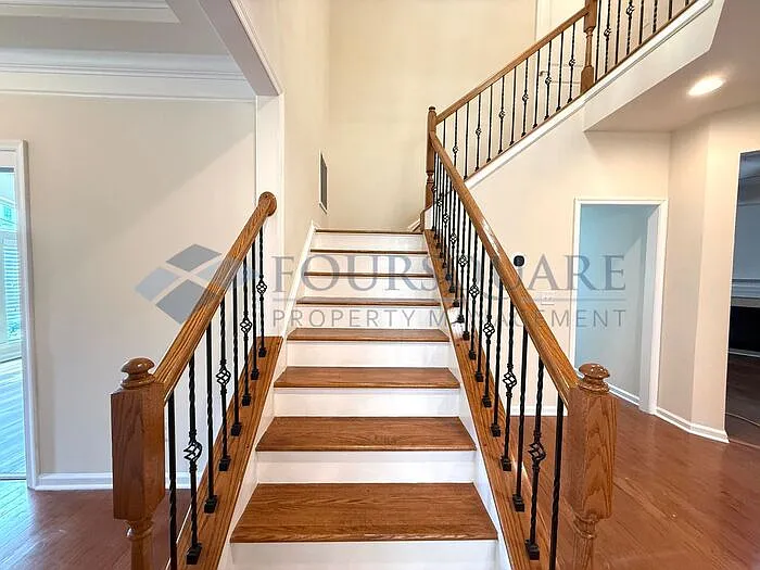 1016 Hildebran Ln — Photo 32