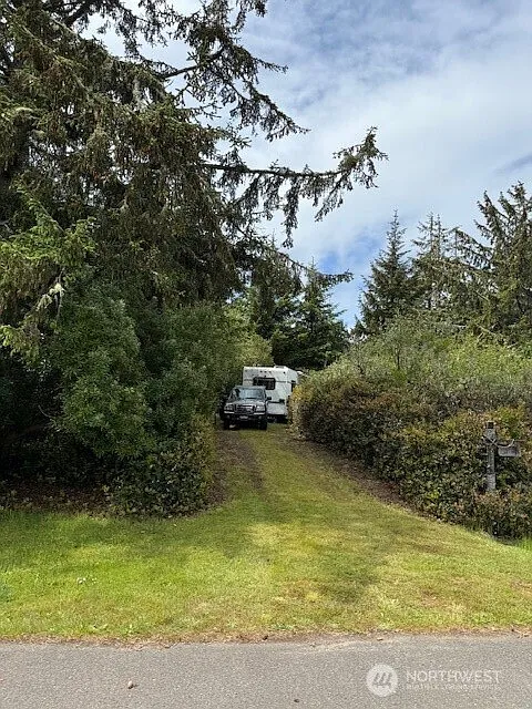 911 Beachcomber Court SW photo 1