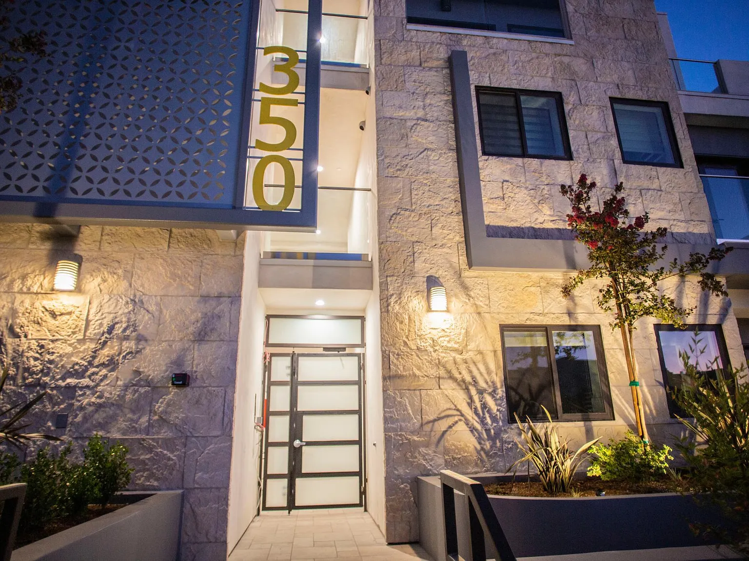 2 bed, 2.5 bath, 1500 sqft, $4,399 — Photo 3