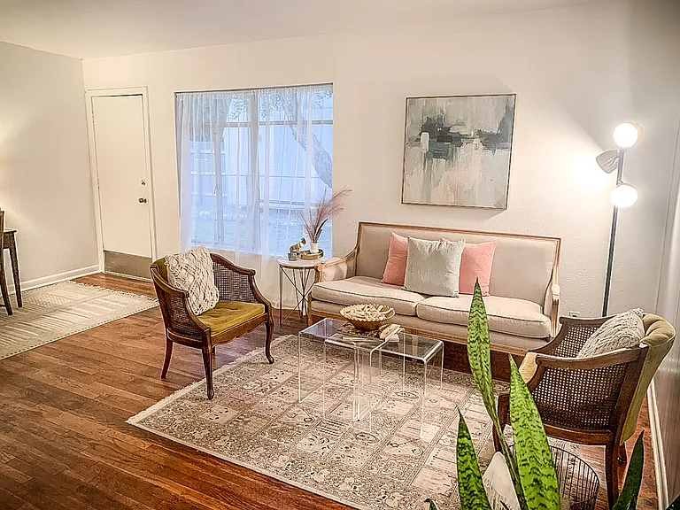 904 Chevy Chase Dr #1 — Photo 6
