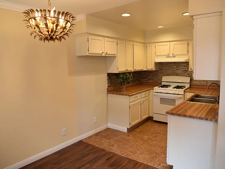 212 W Garfield Ave — Photo 5
