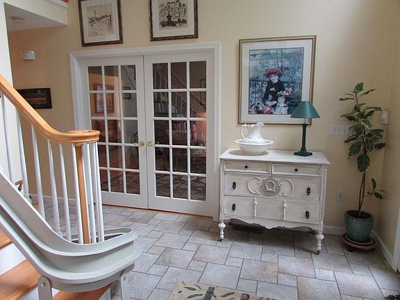 5th image of 17 King Philip Way