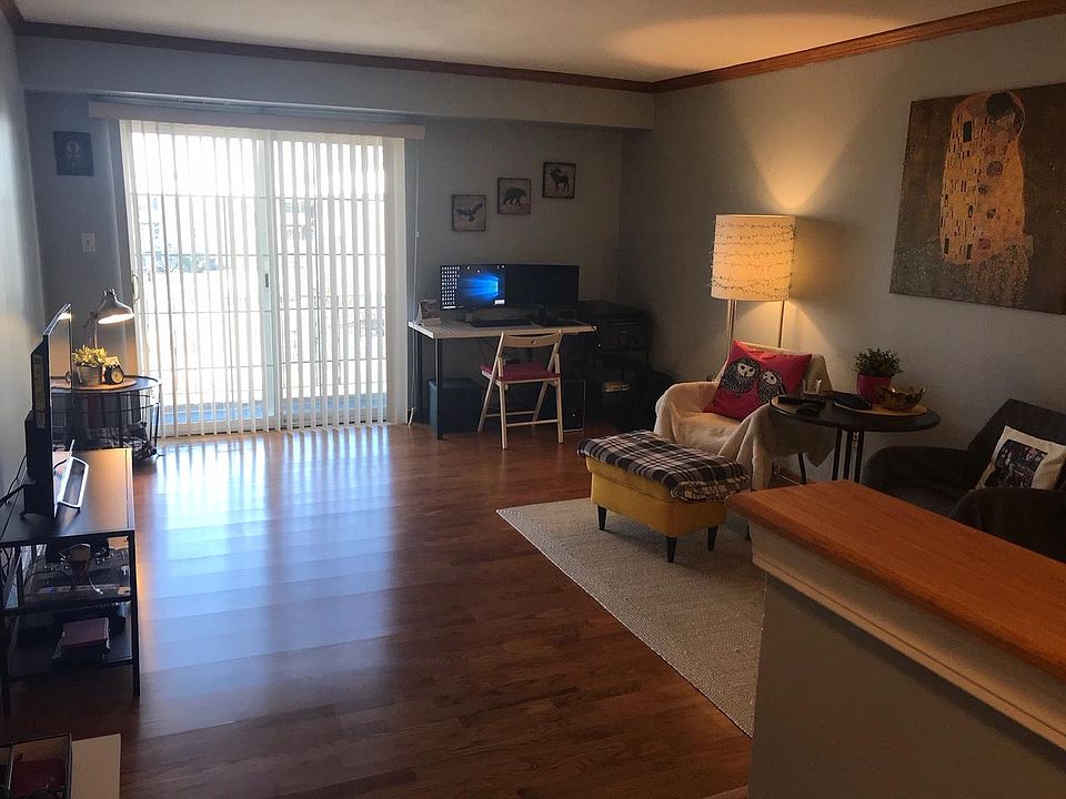 1st image of 1505 N Windsor Dr APT 306