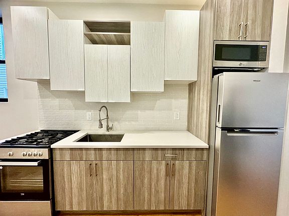 3rd image of 282 Baldwin Ave #3A