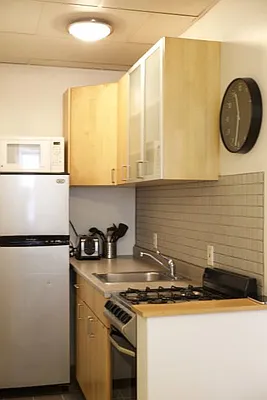 Rented by 306 West 78th Street LLC | media 9