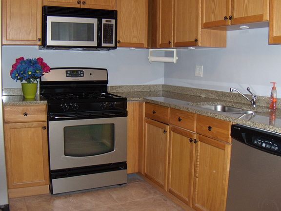 4th image of 41 Elmwood Ct