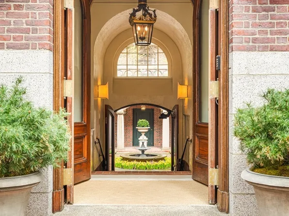 101 Chestnut St APT E, Boston, MA 02108