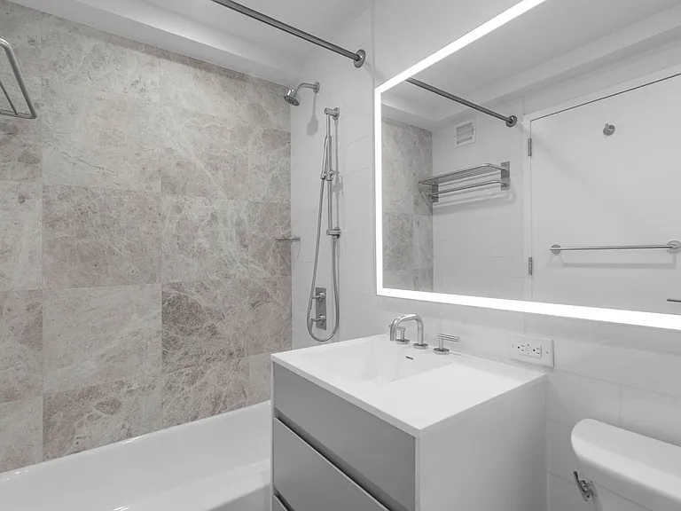 75 W End Ave #P17C — Photo 8